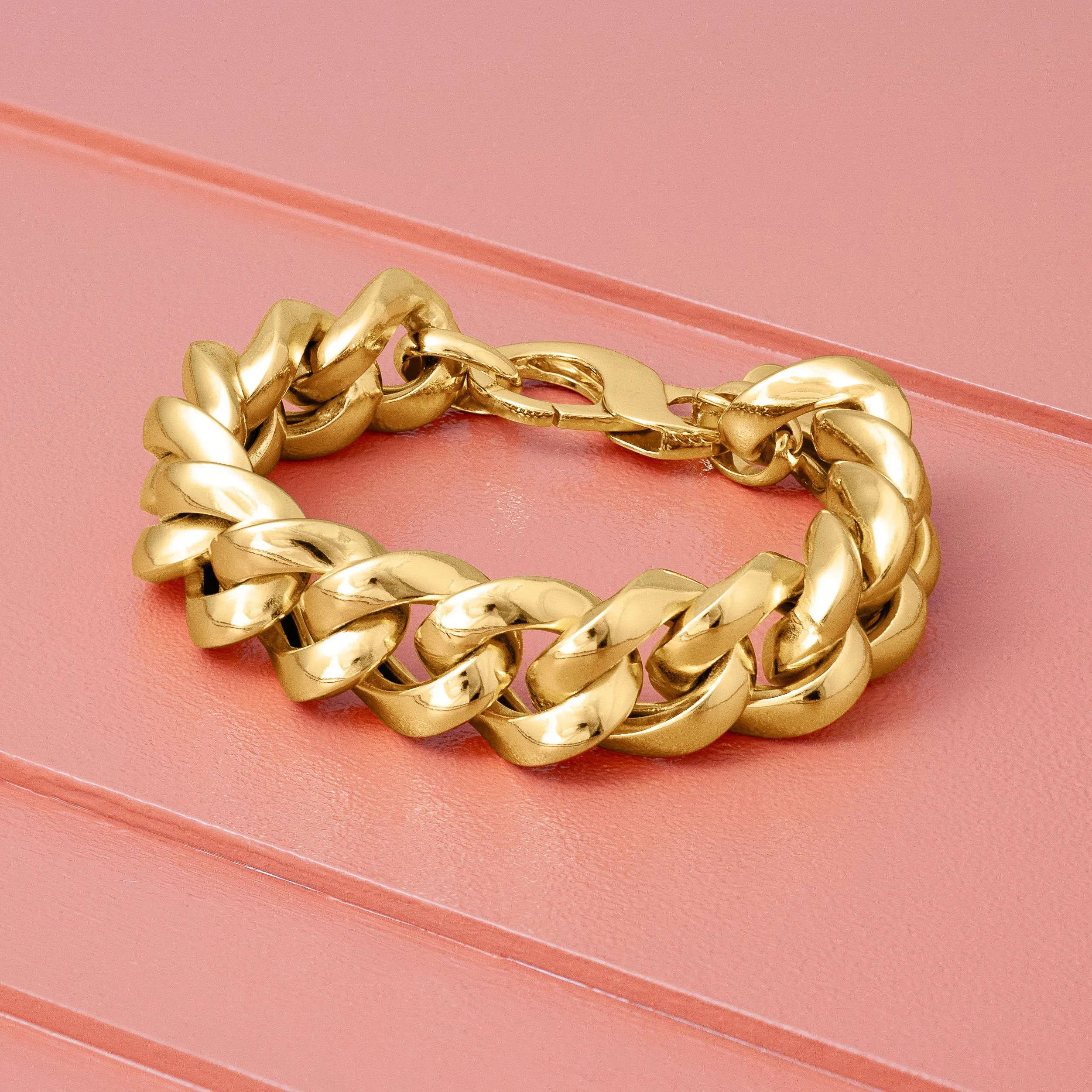 GOLD THICK CURB CHAIN BRACELET
