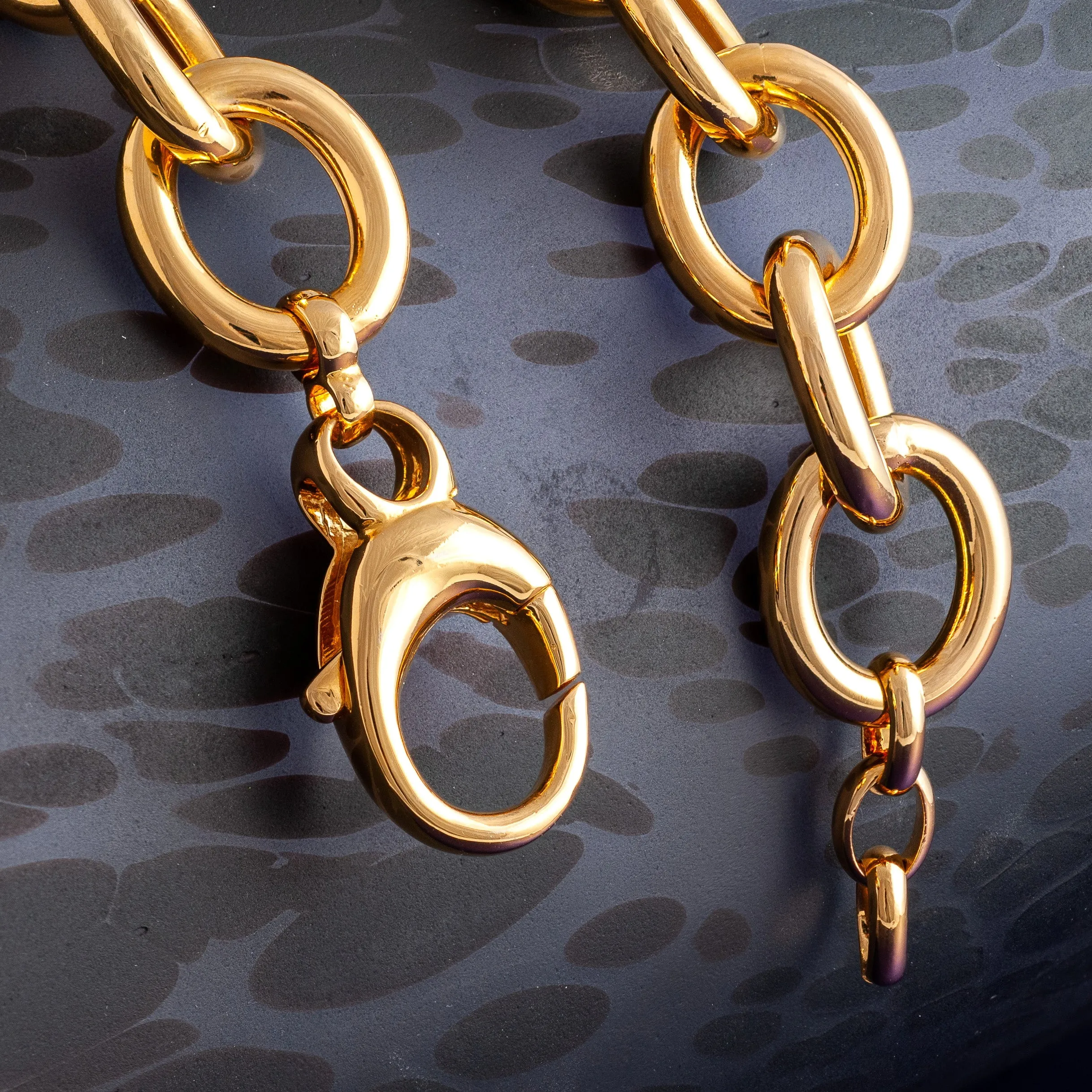 LARGE GOLD THICK CHAIN NECKLACE